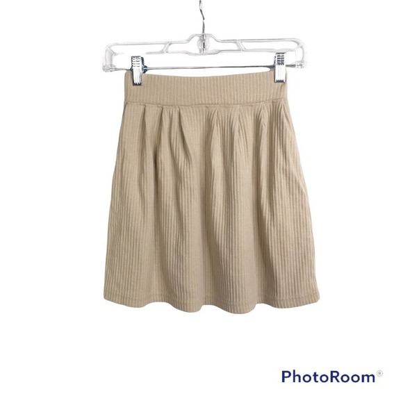 Prettylittlething tan ribbed aline style skirt size 4 - Picture 5 of 7